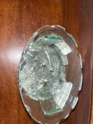 Presepe artistico con figure e piano in vetro