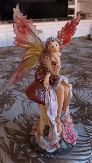 Figura Hada Sentada en Seta