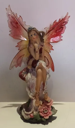 Figura Hada Sentada en Seta