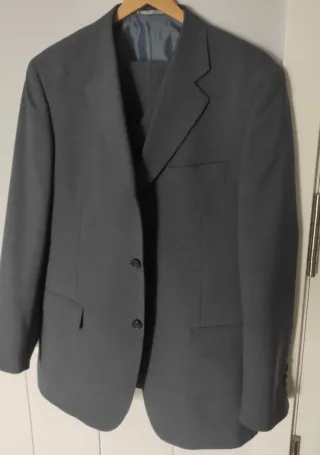 Usado solo 1 vez .Traje Chaqueta 3 piezas  El Cort