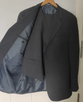 Usado solo 1 vez .Traje Chaqueta 3 piezas  El Cort