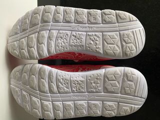 Zapatillas deportivas rosas con cordones