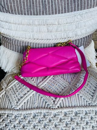 Bolso NUEVO acolchado con cadena dorada