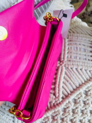 Bolso NUEVO acolchado con cadena dorada