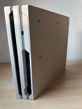 PS4 Pro 1TB y 7 Juegos Precintados!