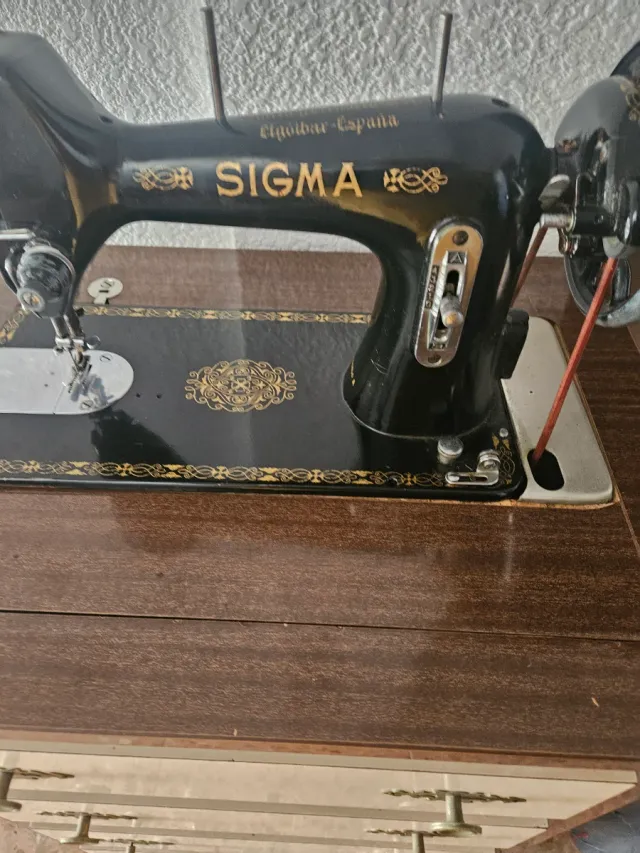 Máquina de coser Sigma con pedal