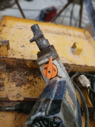 Taladro percutor AEG con maletín