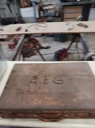 Taladro percutor AEG con maletín