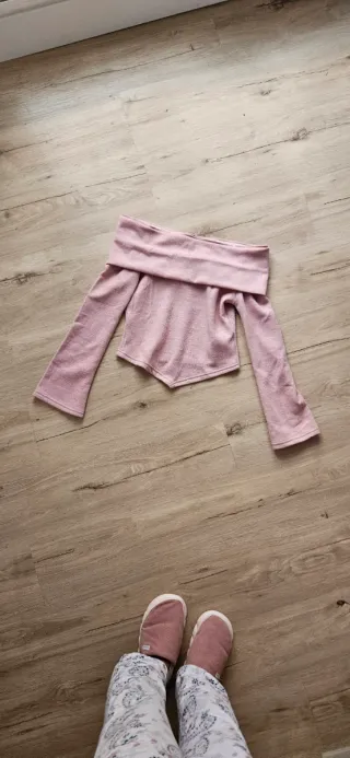 Camiseta rosa hombros descubiertos