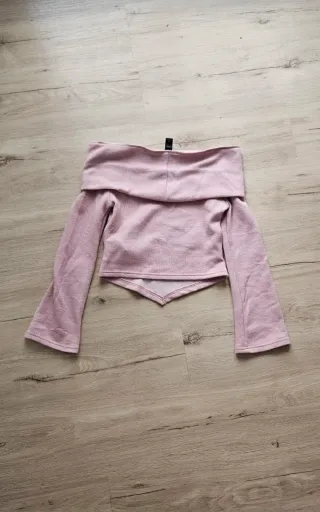 Camiseta rosa hombros descubiertos