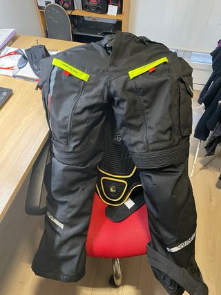ropa variada moto