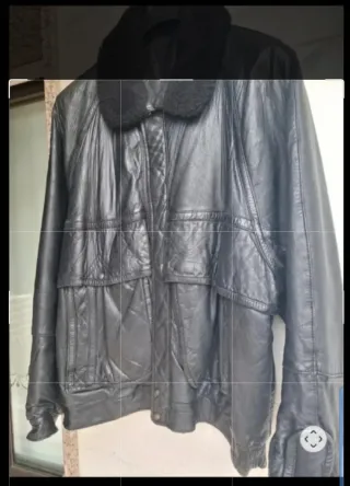 Cazadora de cuero negra con cuello