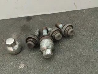 Tornillos seguridad llantas aluminio PSA