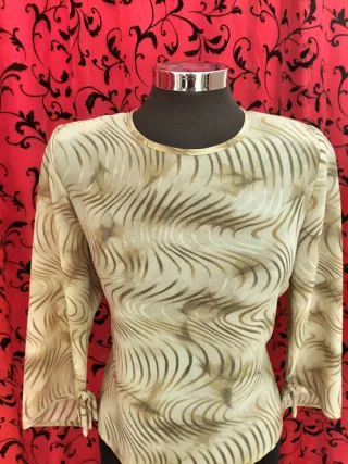 Camisa estampada beige y marrón