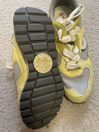 Zapatillas Bimba y Lola grises y amarillas