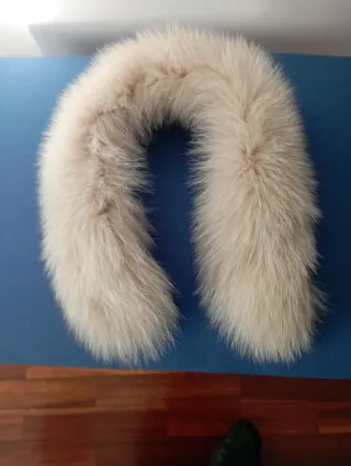 Cuello de zorro beige claro