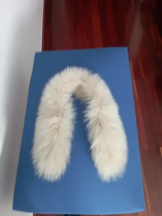 Cuello de zorro beige claro