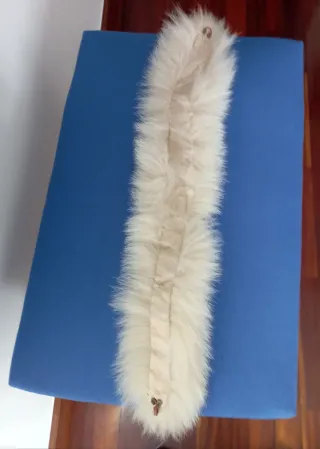 Cuello de zorro beige claro