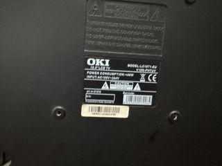 Televisor OKI pequeño negro