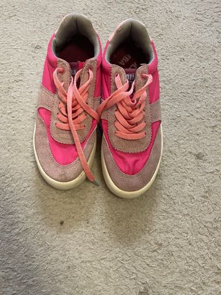 Zapatillas Bimba y Lola rosas y beige