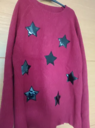 Jersey granate con estrellas negras