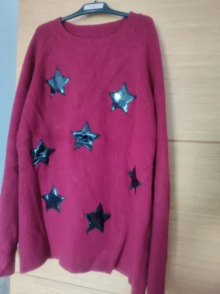 Jersey granate con estrellas negras