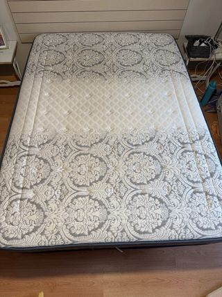 Colchón y base tapizada 135x190. Marca Seasons