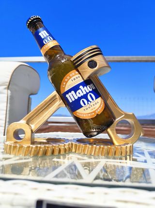 Supporto per bottiglie a pistone per birra