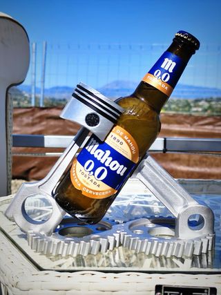 Supporto per bottiglie a pistone per birra