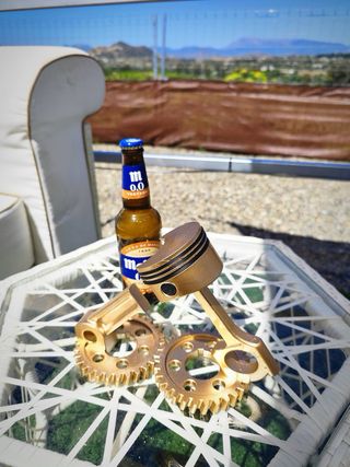 Supporto per bottiglie a pistone per birra