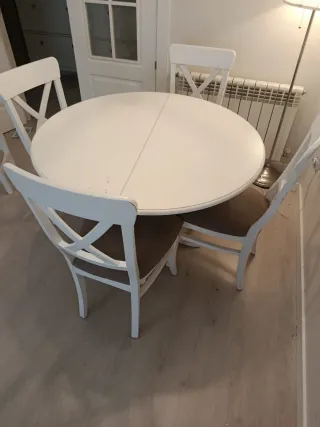 Mesa extensible redonda + 4 sillas