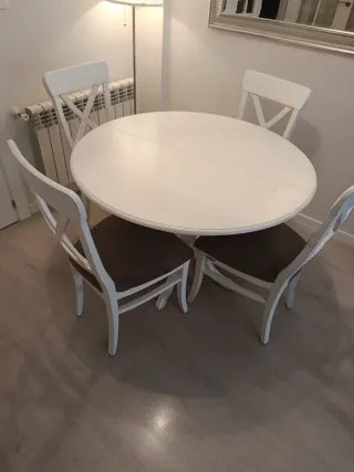 Mesa extensible redonda + 4 sillas