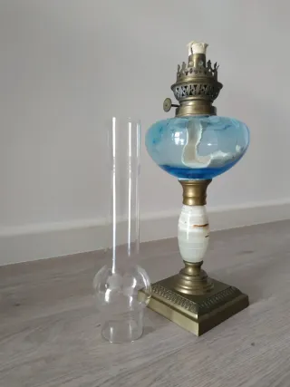 Antico quinqué azzurro e ottone