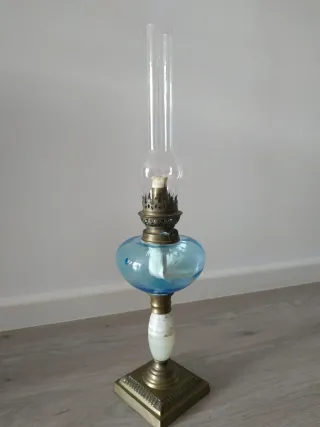 Antico quinqué azzurro e ottone