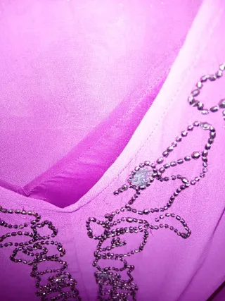 Vestido fiesta morado con pedrería