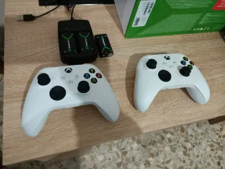Offerta!! 🉐 Xbox Series S + 2 controller e 3 batterie