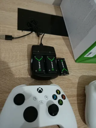 Offerta!! 🉐 Xbox Series S + 2 controller e 3 batterie