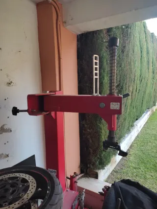 Máquina Montaje Neumáticos Butler PC