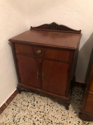 Muebles antiguos madera y cristal