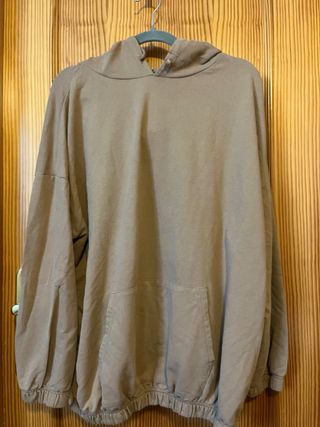 Sudadera oversize beige ligera