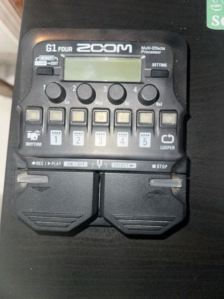Pedal multi efectos Zoom G1 FOUR