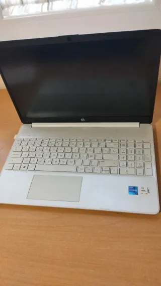 Ordenador HP blanco 2 años de uso