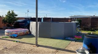 parcela con casa prefabricada