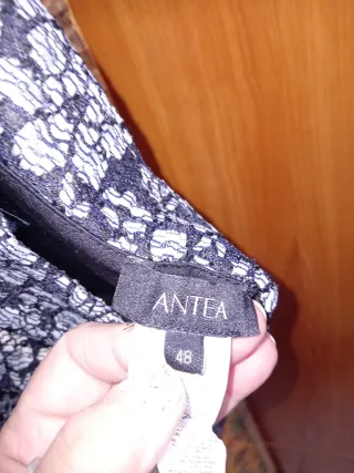 Falda de encaje floral