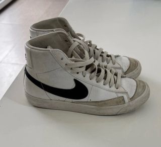 Zapatillas Nike Botín Blancas y Beige