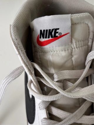 Zapatillas Nike Botín Blancas y Beige