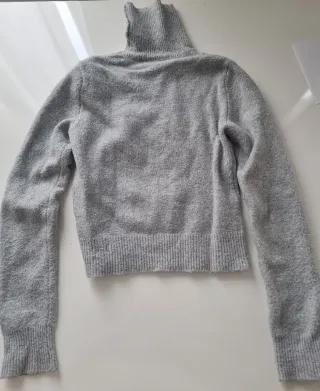 Jersey gris cuello alto crop talla S