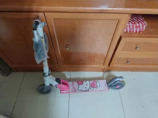 Patinete Hello Kitty Blanco y Rosa