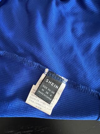 Top Shein azul asimétrico