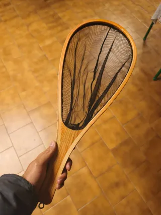 Sacadera de madera para trucha